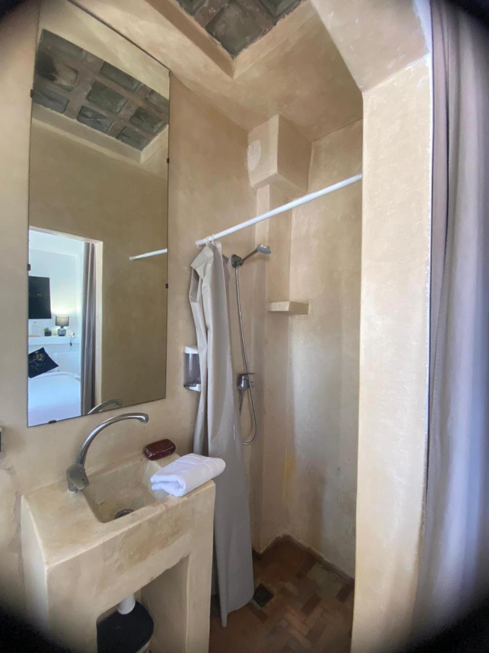 Tweets Hotel Szavíra Kültér fotó